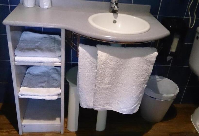 Номер Стандарт Трехместный, Hostal Isis