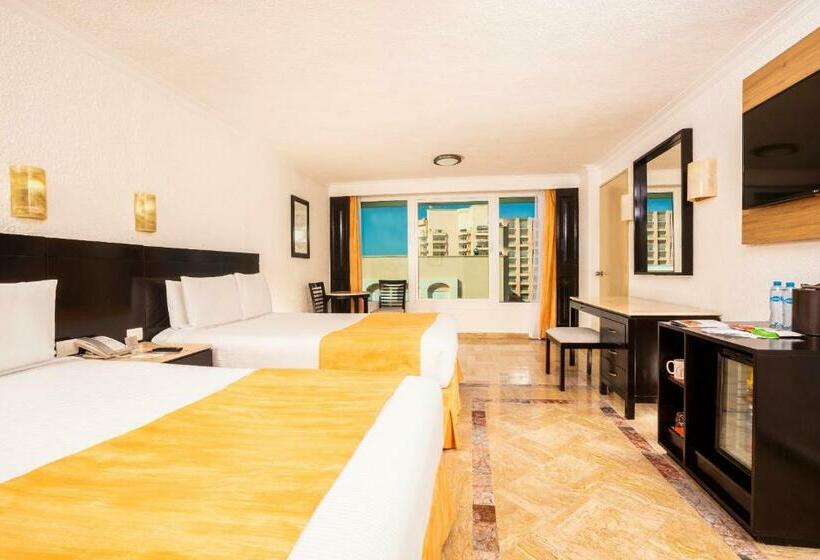 带2个双人床的标准工作室, Krystal Cancun