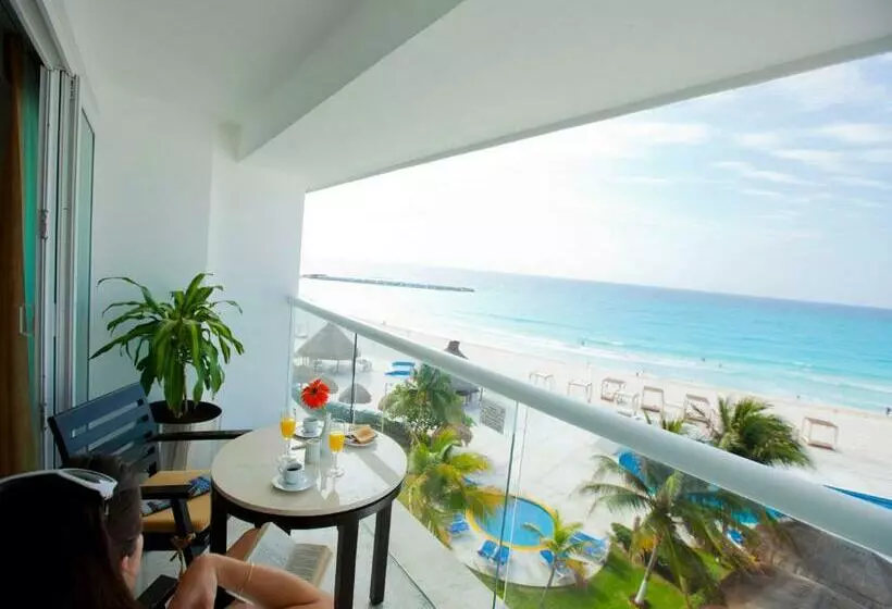 اتاق لوکس با چشم‌انداز دریا, Krystal® Cancún