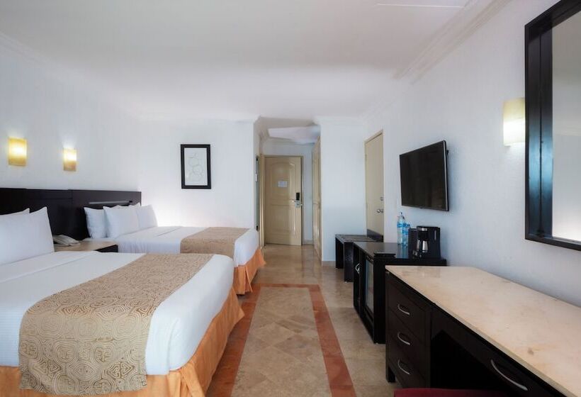 带2个双人床的标准工作室, Krystal Cancun