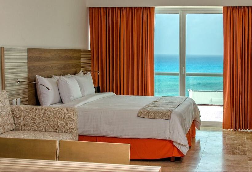 Family studio with sea view, Krystal Cancun