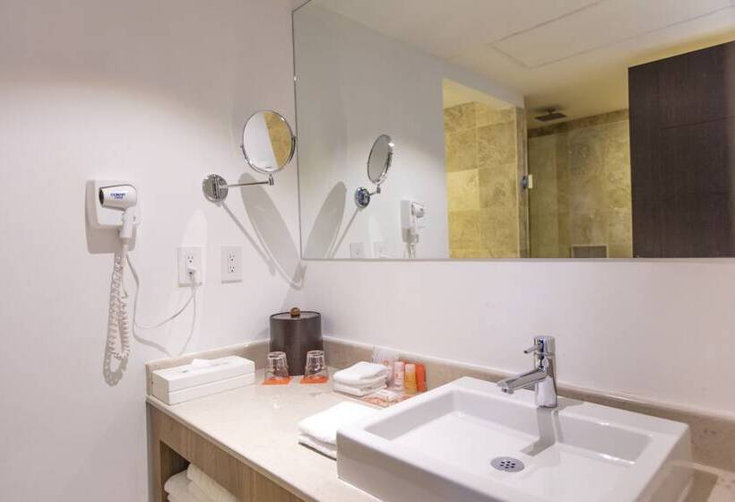Family studio with sea view, Krystal Cancun