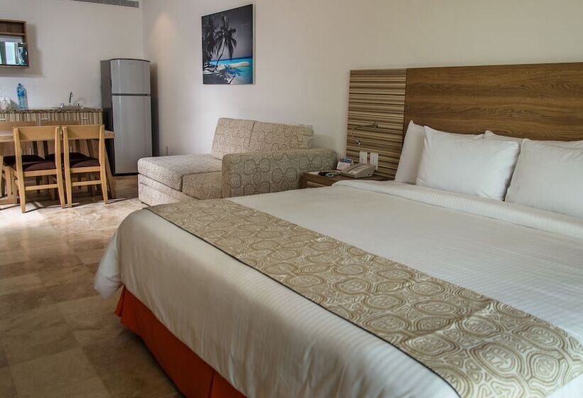 Family studio with sea view, Krystal Cancun