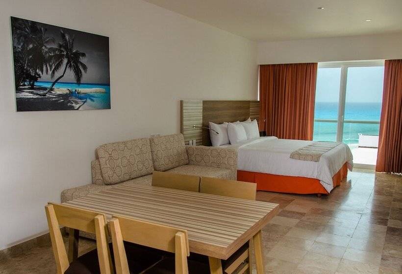 Family studio with sea view, Krystal Cancun