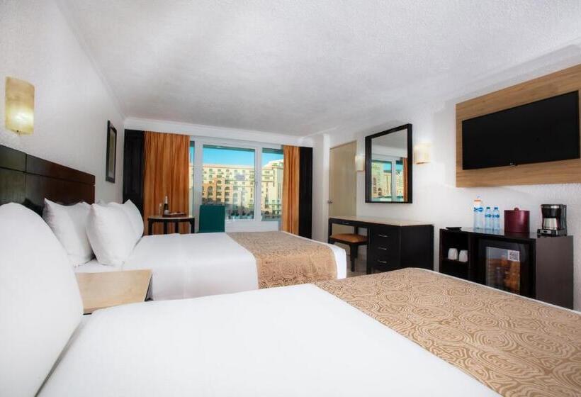 带2个双人床的标准工作室, Krystal Cancun