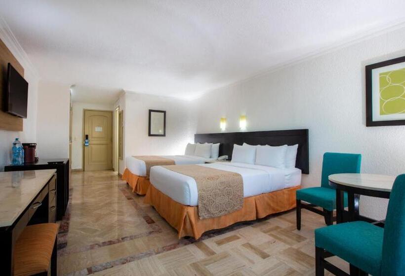 带2个双人床的标准工作室, Krystal Cancun