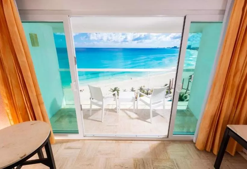 اتاق لوکس با چشم‌انداز دریا, Krystal® Cancún