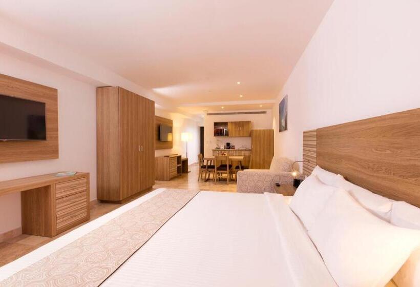 Family studio with sea view, Krystal Cancun