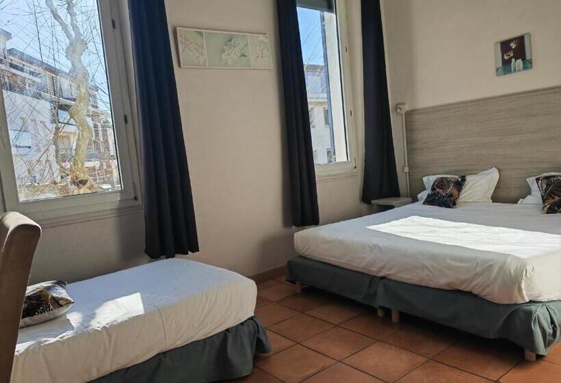 اتاق استاندارد سه نفره, Les Lavandes