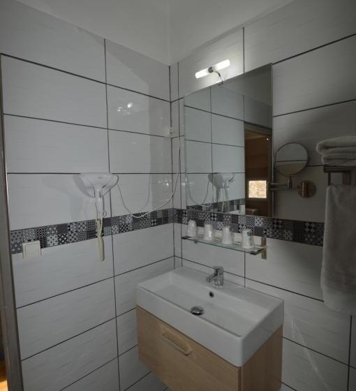 اتاق استاندارد چهار تخته, Les Lavandes