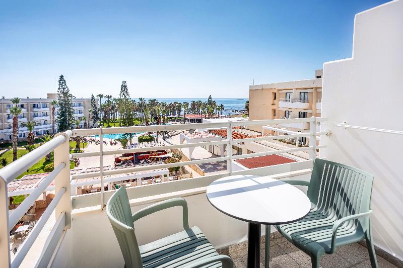 اتاق استاندارد با چشم‌انداز دریا, Louis Phaethon Beach