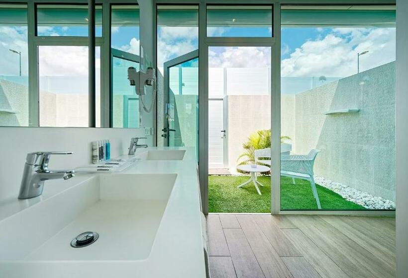 اتاق یک تخته با تراس, Nayra - Adults Only