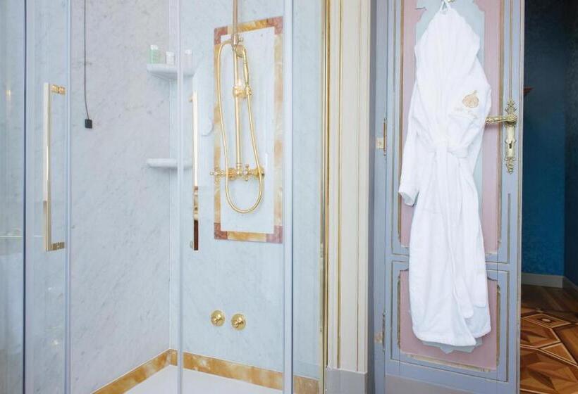 جناح جونيور, Relais & Chateaux Villa Crespi