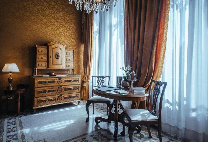 جناح إدارى, Relais & Chateaux Villa Crespi