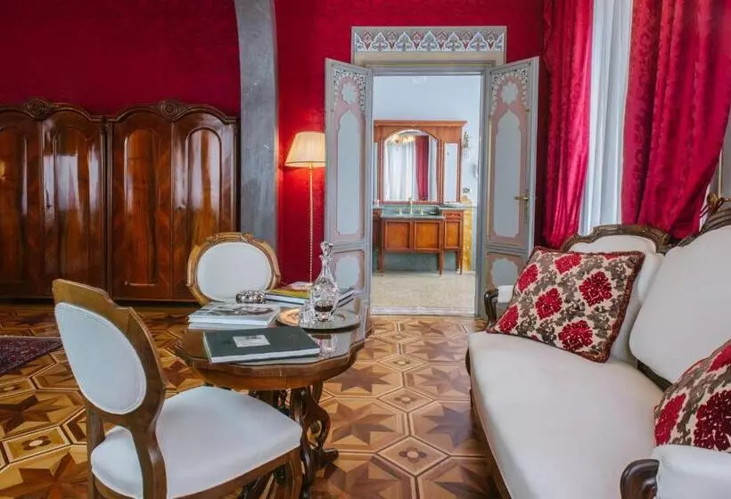 Suite with lake view, Relais & Chateaux Villa Crespi