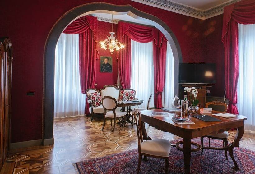 جناح مطل على البحيرة, Relais & Chateaux Villa Crespi