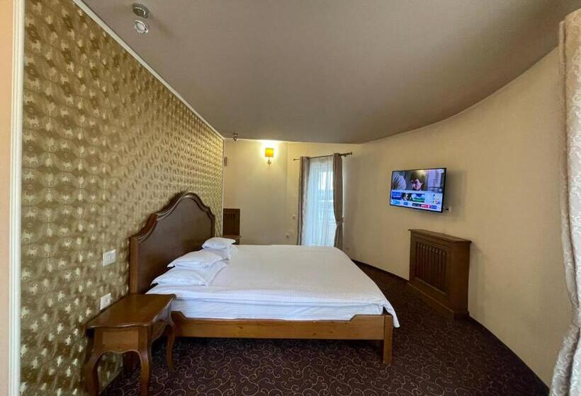 جناح جونيور ديلوكس, Topaz Boutique