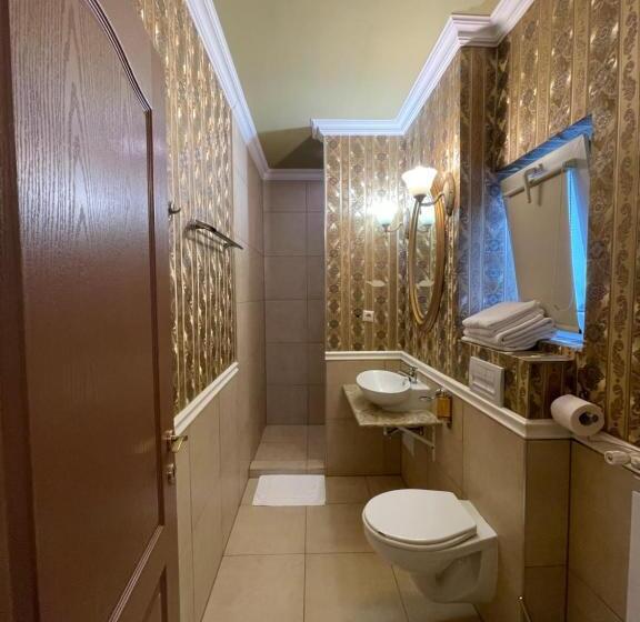 جناح جونيور ديلوكس, Topaz Boutique