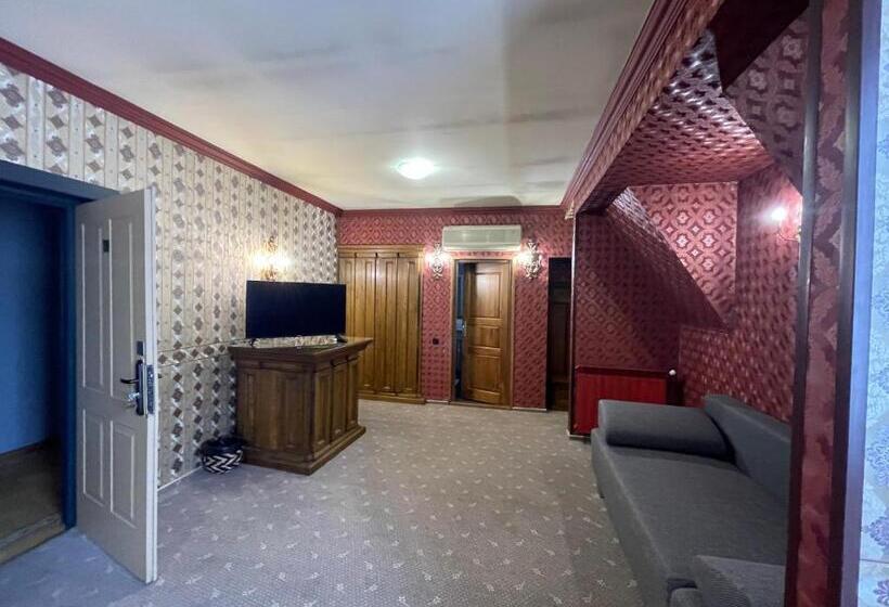 جناح جونيور ديلوكس, Topaz Boutique