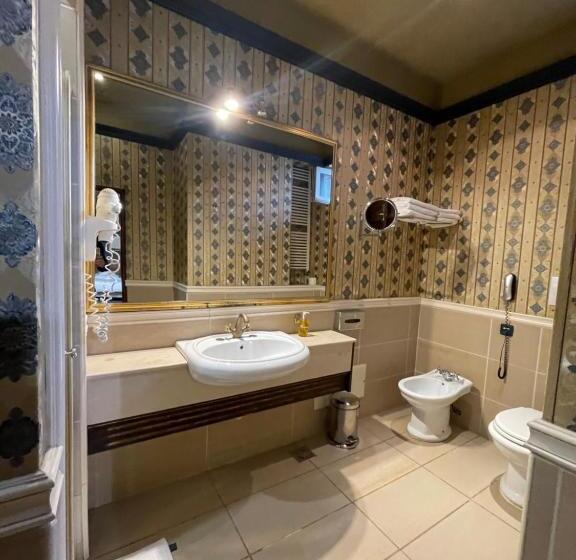 جناح جونيور ديلوكس, Topaz Boutique