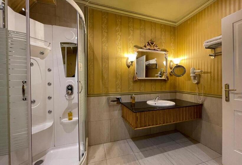 جناح جونيور ديلوكس, Topaz Boutique