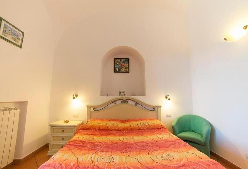 اتاق استاندارد با چشم‌انداز دریا, Montagnella Relax