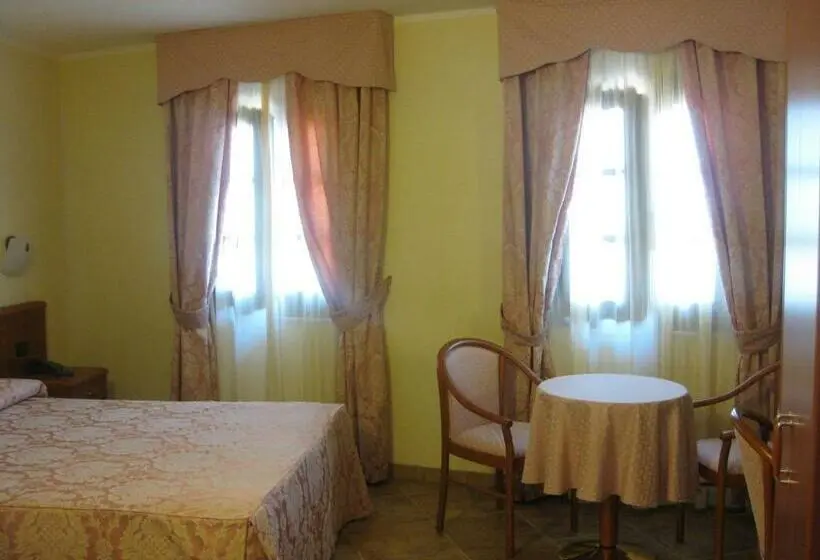 バルコニー付きスタンダードルーム, Albergo Giardino