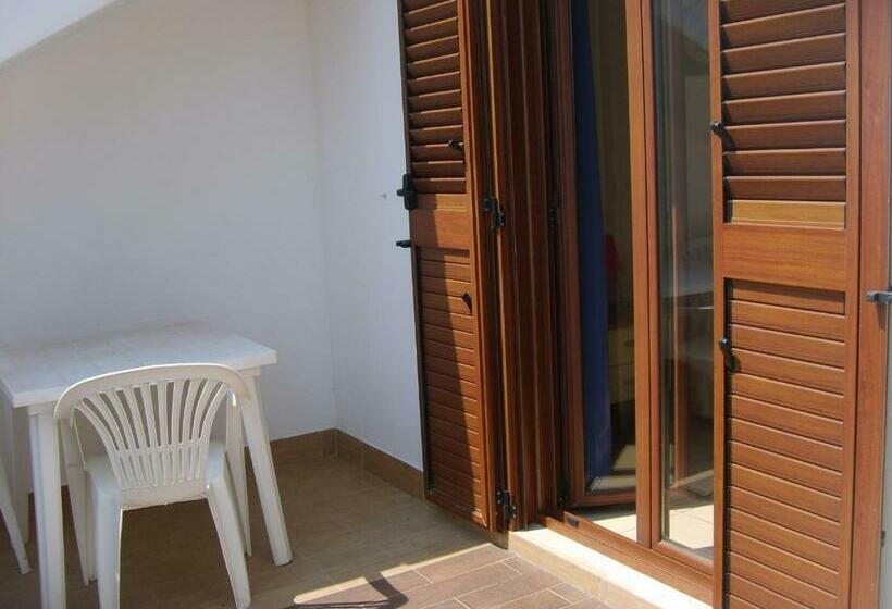 オーシャンビュースタンダードルームバルコニー付き, Albergo Labotte