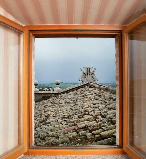اتاق خانوادگی با چشم‌انداز دریا, Porta Marina