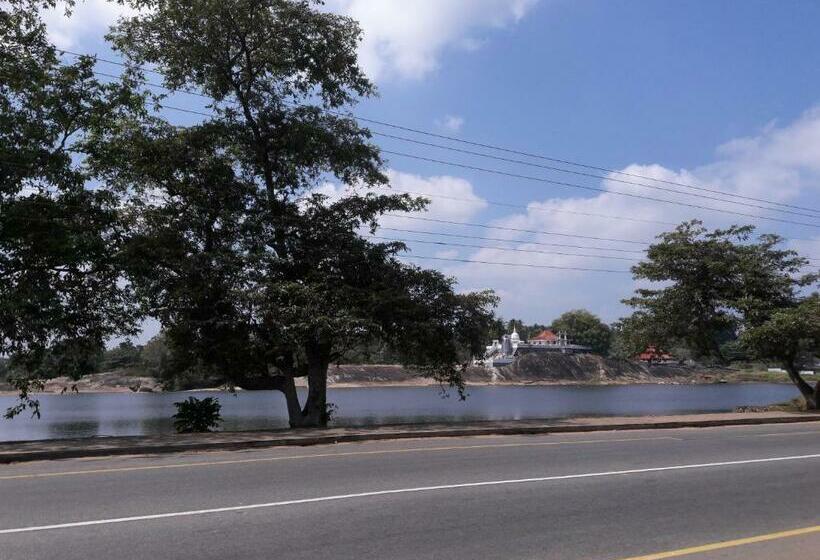 이코노미 룸, Saragama Residence