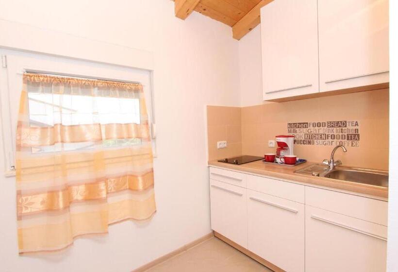 스탠다드 스튜디오 (테라스구비), Rooms And Apartments Sally