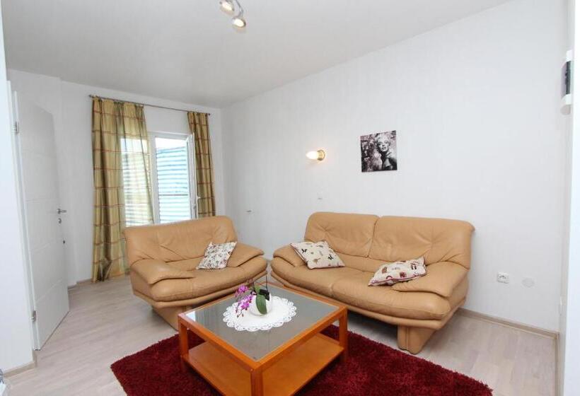 스탠다드 스튜디오 (테라스구비), Rooms And Apartments Sally