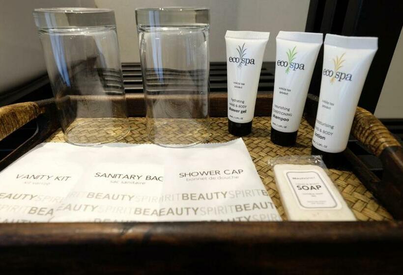 家庭间, 38pc Boutique