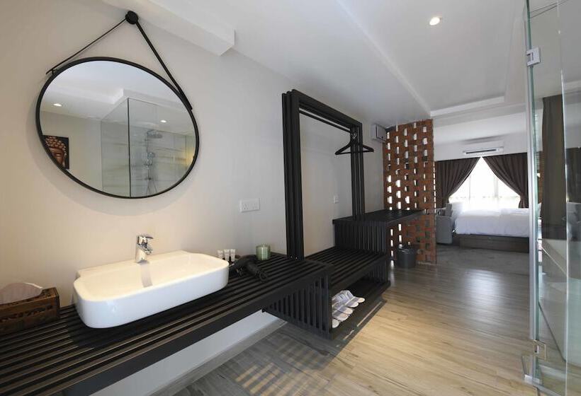 家庭间, 38pc Boutique