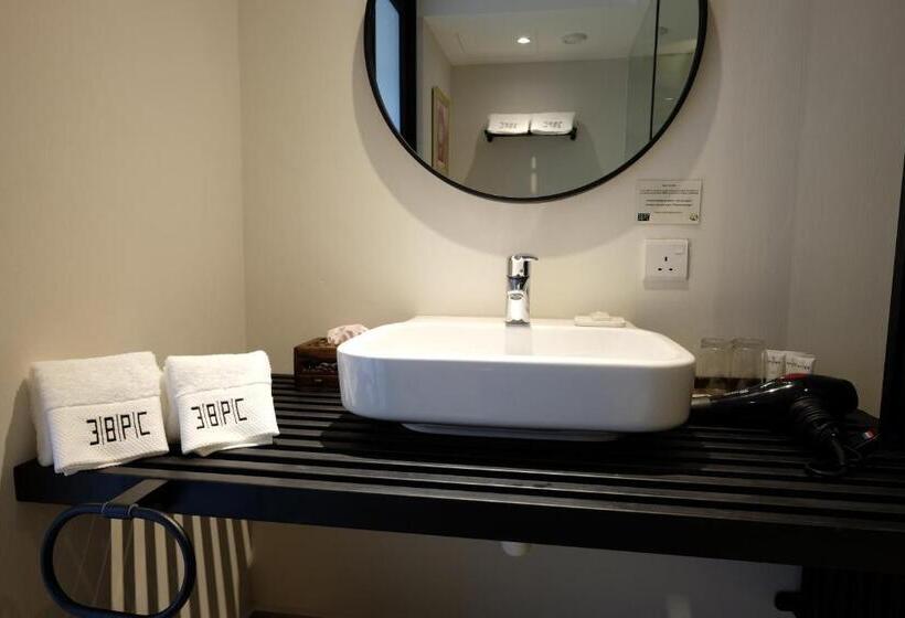 小型套房带阳台, 38pc Boutique