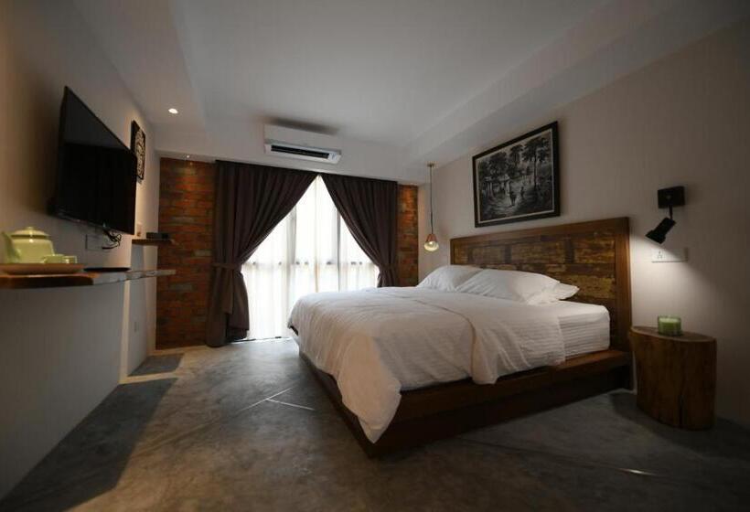 小型套房带阳台, 38pc Boutique