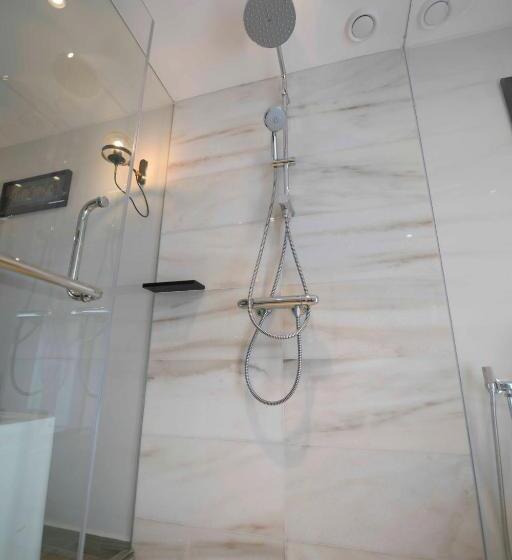 패밀리 룸, 38pc Boutique