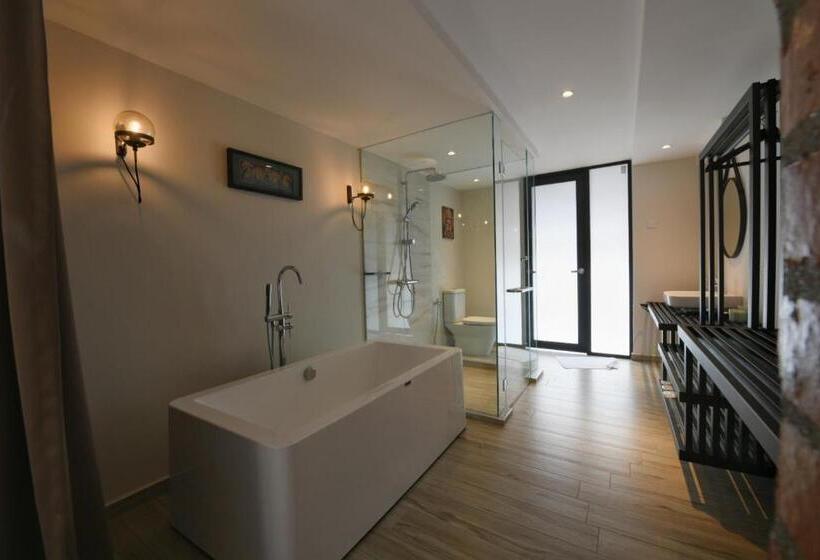 家庭间, 38pc Boutique