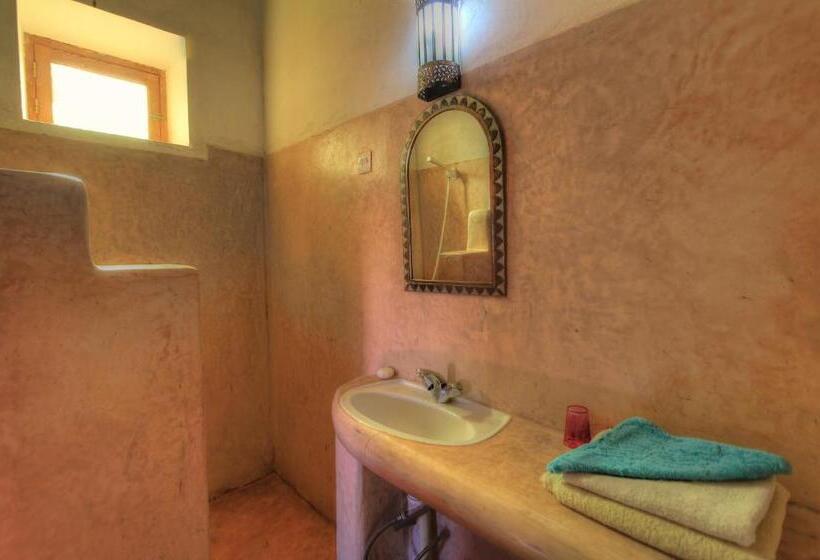 חדר סטנדרט לשלושה עם טרסה, Ayouze Auberge