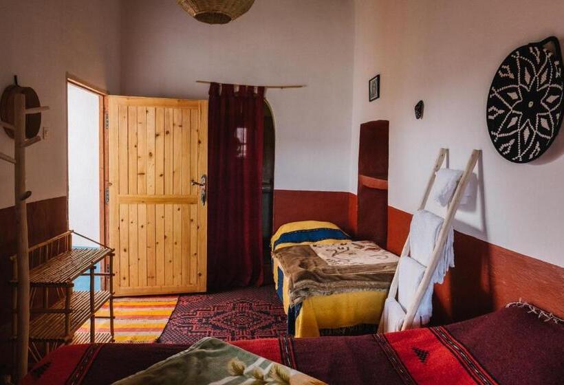 חדר סטנדרט לשלושה עם טרסה, Ayouze Auberge