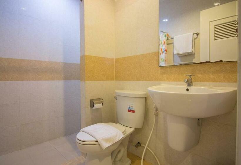 חדר דלוקס, Jumbo House