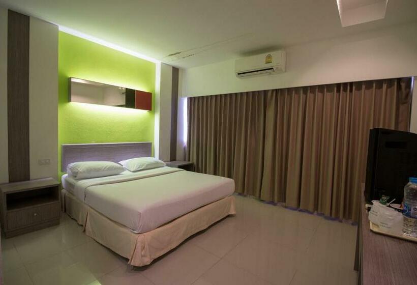 חדר דלוקס, Jumbo House