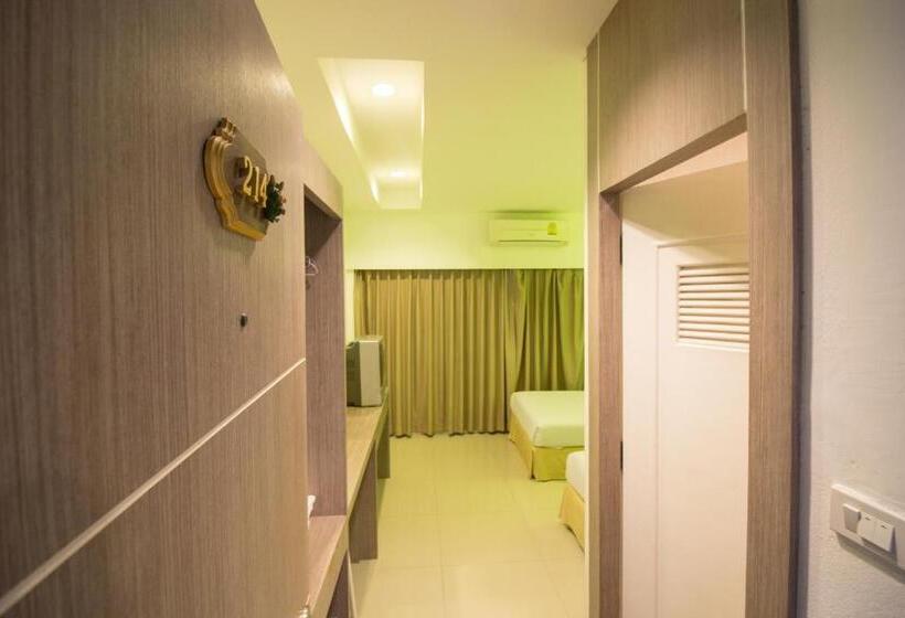 חדר דלוקס, Jumbo House