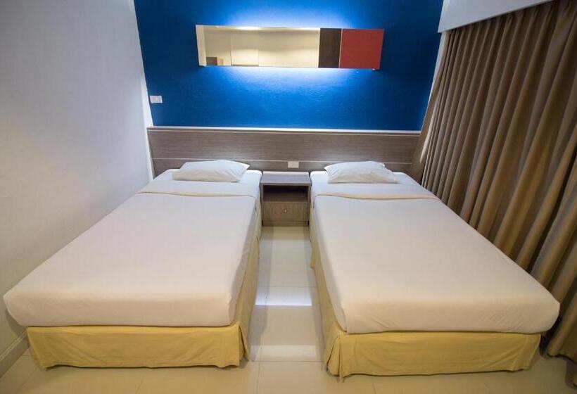 חדר דלוקס, Jumbo House