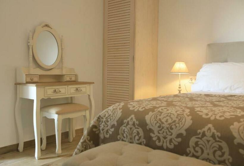 جناح مطلّ علي البحر, Theasis Luxury Suites