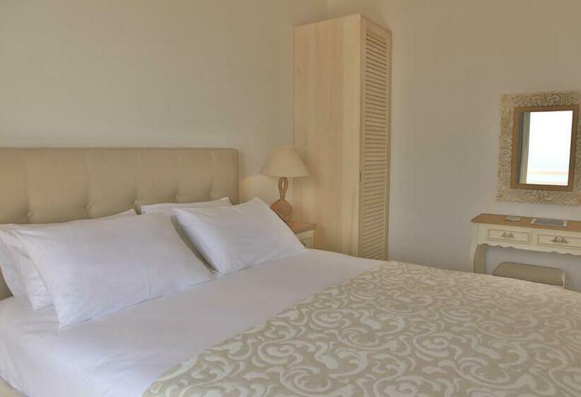 جناح مطلّ علي البحر, Theasis Luxury Suites