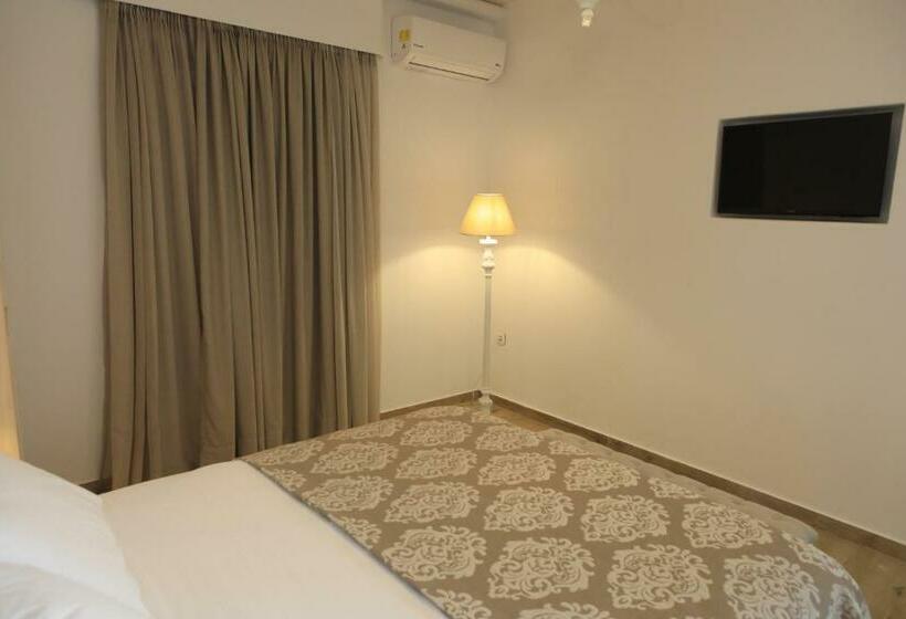 جناح مطلّ علي البحر, Theasis Luxury Suites