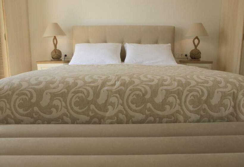 جناح مطلّ علي البحر, Theasis Luxury Suites