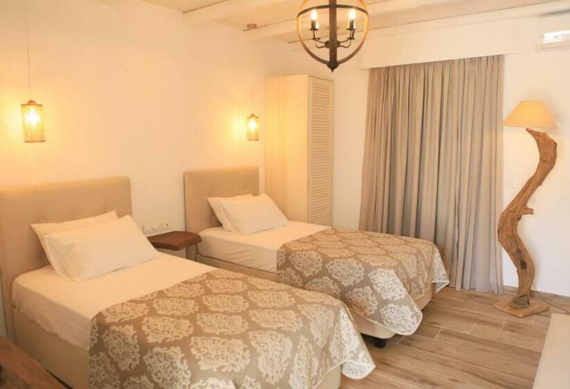 جناح مطلّ علي البحر, Theasis Luxury Suites