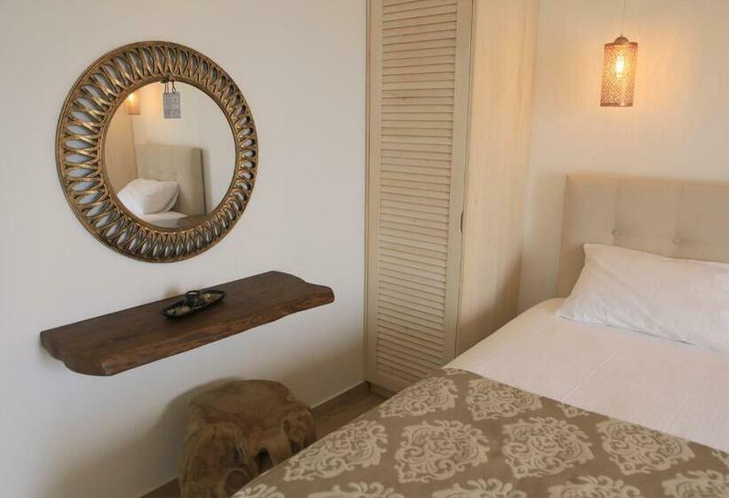 جناح مطلّ علي البحر, Theasis Luxury Suites